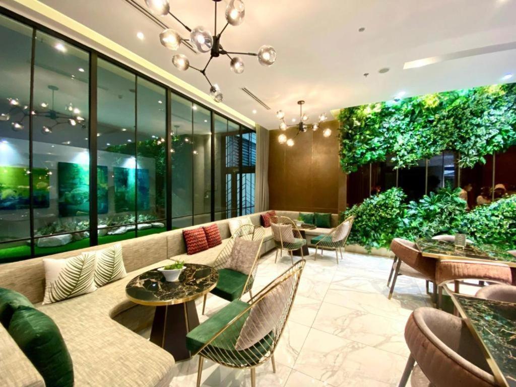 Lusso Suites - D1Mension & Zenity Residence, Sg'S Heart Хошимин Екстериор снимка