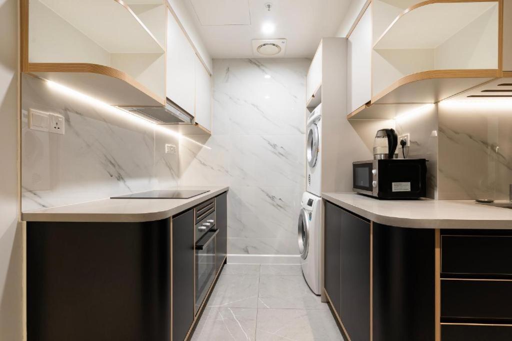 Lusso Suites - D1Mension & Zenity Residence, Sg'S Heart Хошимин Екстериор снимка