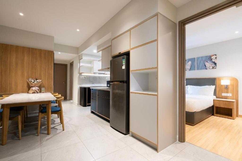 Lusso Suites - D1Mension & Zenity Residence, Sg'S Heart Хошимин Екстериор снимка